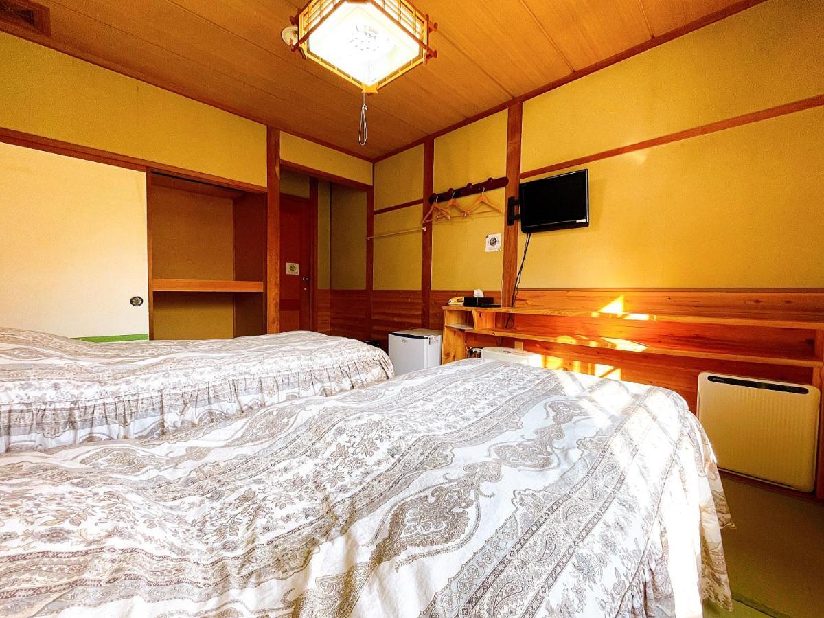 Hakuba Pension & Log Hotel Meteor Экстерьер фото