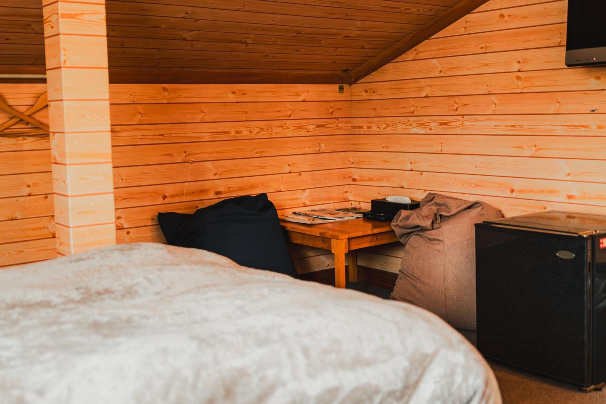 Hakuba Pension & Log Hotel Meteor Экстерьер фото