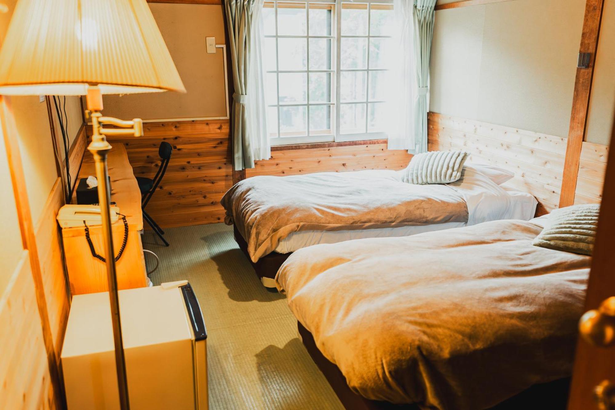 Hakuba Pension & Log Hotel Meteor Экстерьер фото