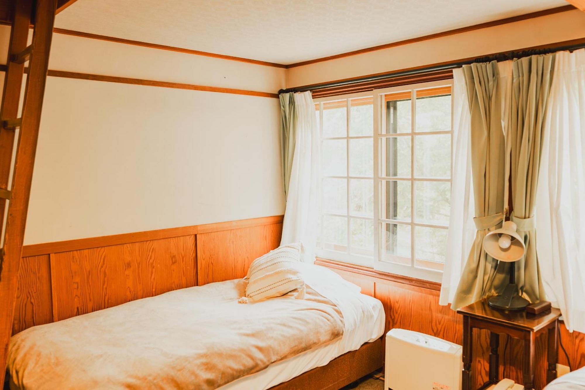 Hakuba Pension & Log Hotel Meteor Экстерьер фото