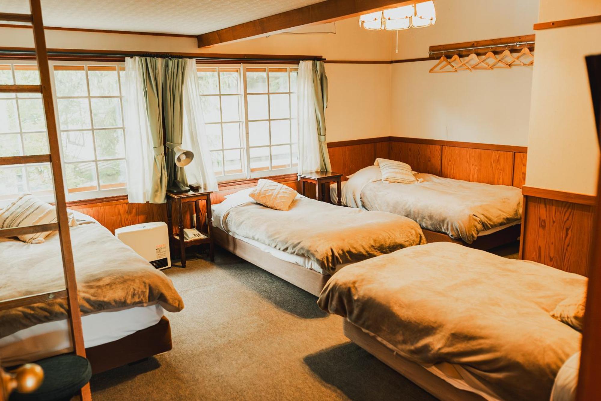 Hakuba Pension & Log Hotel Meteor Экстерьер фото