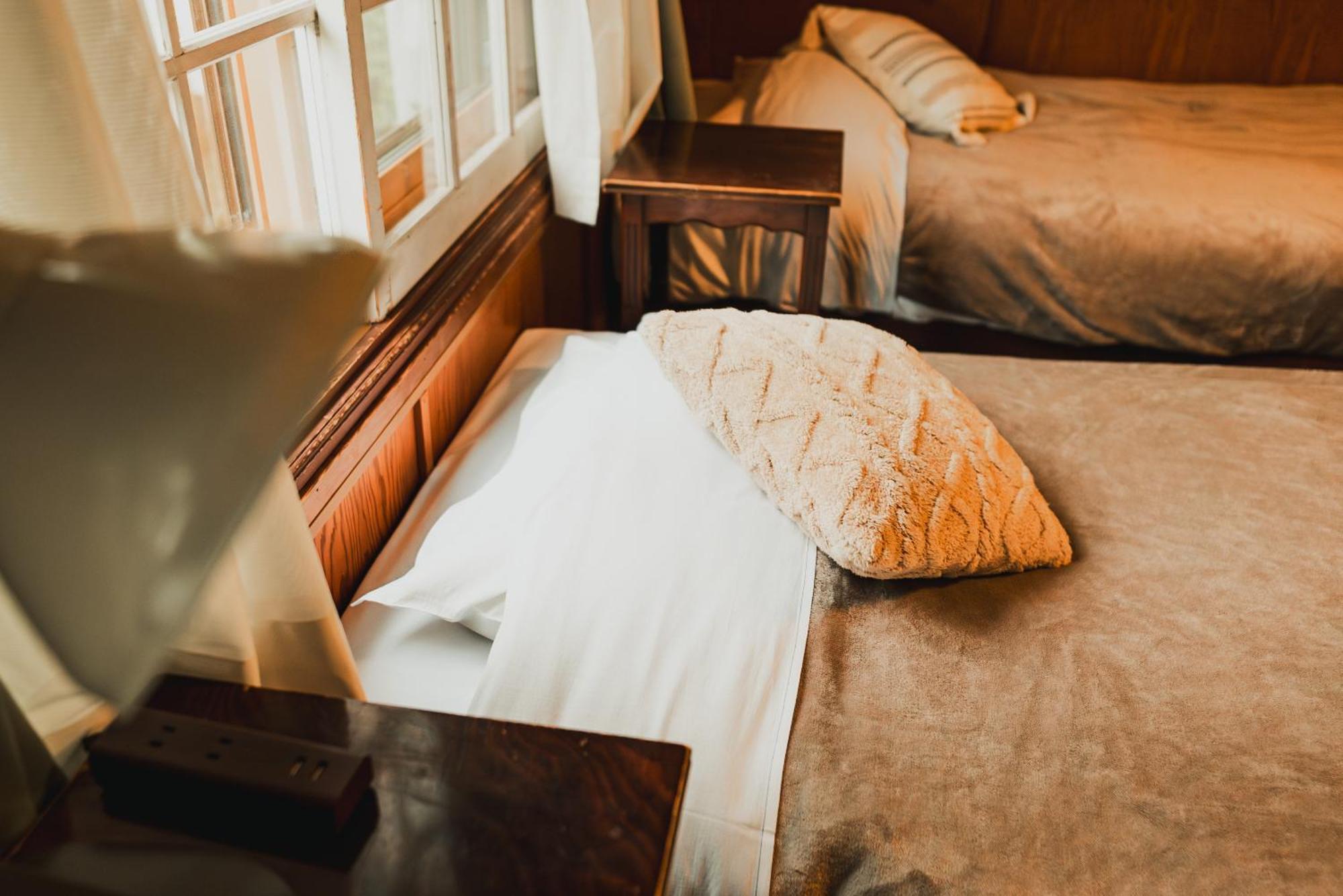 Hakuba Pension & Log Hotel Meteor Экстерьер фото