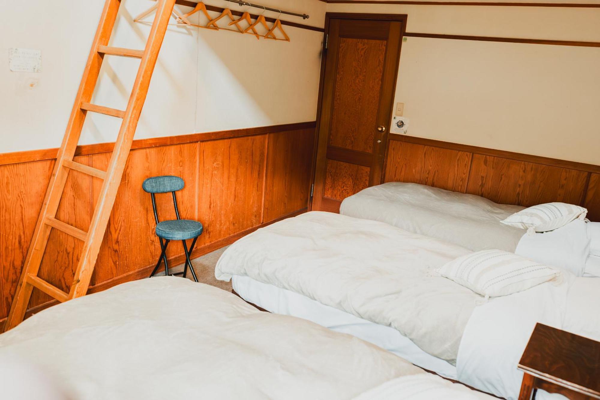Hakuba Pension & Log Hotel Meteor Экстерьер фото